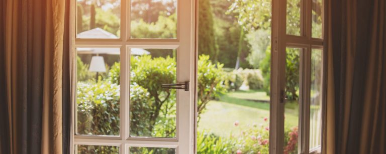 How To (Re)Paint Wooden Windows – What Kind of Paint Works Best?